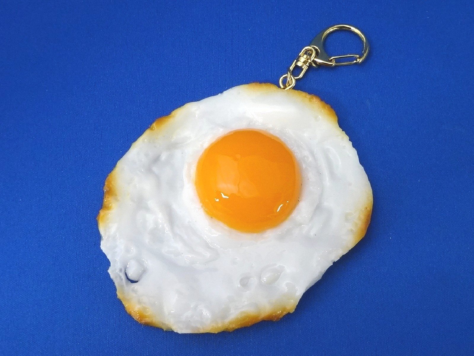 Amazon.co.jp: 食品サンプル キーホルダー 目玉焼き（大） : ファッション